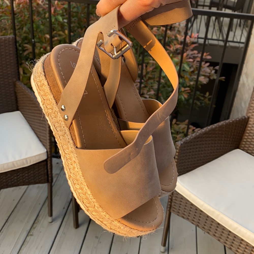 Soda taupe platform sandals size 7.5